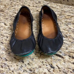 Size 7 Well Loved Matte Black Tieks
